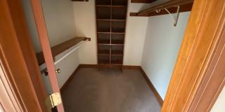 Room in 3 Bedroom Home at Grove Ave Gallery 26