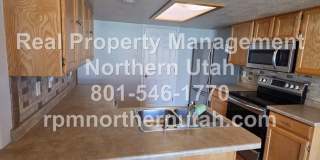 Lovely 2 Bedroom Townhome in Harrisville Available!! Gallery 8