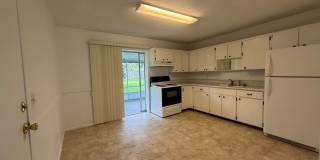 Charming 2 bedroom 1.5 bathroom home Gallery 8