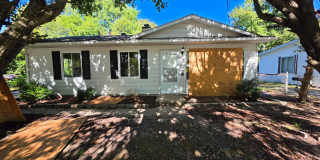 FOR RENT – SPACIOUS 4 BEDROOM HOUSE! Gallery 1