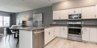 Fully Furnished Townhome Blocks Away From Downtown Gallery 12