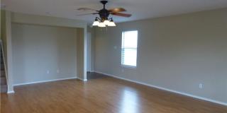 Beautiful Home on A Cul De Sac with Large Backyard Gallery 6