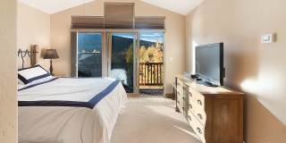 Beautiful townhome, ski shuttle, views, utilities included, pets negotiable, winter lease! Take a look quick! Beautiful townhome, ski shuttle, views, utilities included, pets negotiable, winter lease! Take a look quick! Gallery 18