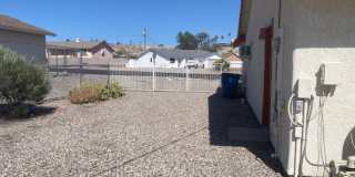 GREAT FURNISHED HOME WITH SIDE PARKING! Gallery 23