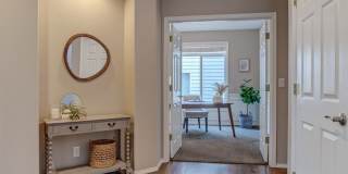 Sought after Remington 4bed 2.5bath with Lots of Yard Space! Gallery 8