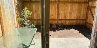 Appealing 2 bed / 1.5 bath townhouse in Greenwood/N Seattle with new flooring Gallery 6
