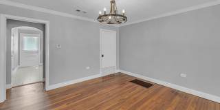 Newly Updated 2BD 1BA Duplex Home - Available Now! Newly Updated 2BD 1BA Duplex Home - Available Now! Gallery 10