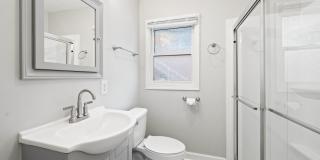 Renovated 2 bed/1 bath duplex minutes from downtown! Gallery 7