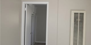 513 E Walnut, Apt. C Street Gallery 4