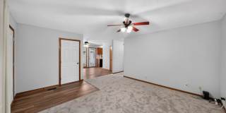 Charming 3BR Townhome in Lincoln Gallery 9