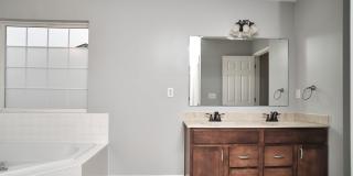 4BDRM, 3.5BA w/Fenced Yard in Sedona Woods! $2900/mo Gallery 52