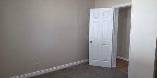SPACIOUS, BRIGHT 2 BEDROOM - LARGE YARD Gallery 19