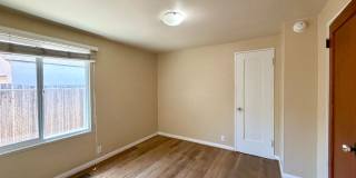 Charming 2 bdrm, 1 bath, + Bonus Room Gallery 16