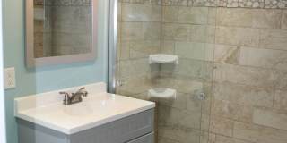 Beautiful 2 bedroom Lakefront Home Gallery 24