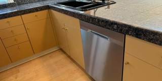 Epic REA- Serene 2 BR/1 BA Flat w/Private Deck & Yard in Lone Mountain Gallery 13