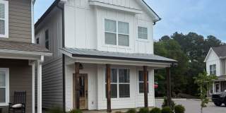 Spacious 4-Bedroom Townhome on Allison Way with Pool Access Near TTU Gallery 1