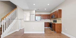 1049 NE 42nd Pl Gallery 3