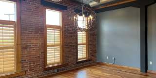 431 S Columbus Street Gallery 8