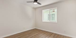 Stylish. Newly Renovated. Cozy, Boutique Community - On Broadway Apartments Gallery 11