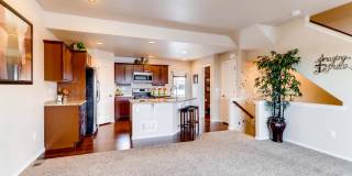 Beautiful 3 bedroom townhouse in gated community available! Gallery 7