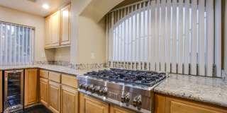 Beautiful 5 bedroom 4.5 bath home with large basement in gated community! Gallery 14