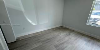 2555 NE 193rd St Gallery 14