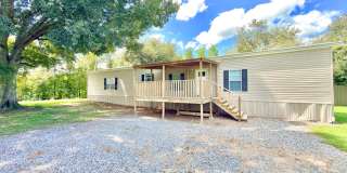 Spacious 3 Bedroom Mobile Home with Lawn Care Included Gallery 1