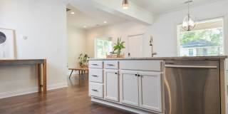 Spacious 4/3.5 w/ Master on Main and Fully Fenced Backyard! Gallery 19