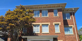 Large 1 bedroom Historic condo - Top Floor unit with a charming interior-  Available now! Gallery 1