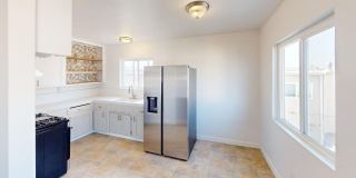 Large 2BD/1BA Upstairs Unit Gallery 1