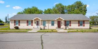 Spacious 3-Bed Duplex in Central Spokane — Washer/Dryer Included Gallery 1