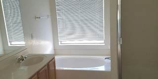 SPACIOUS HOME IN GREAT NORTHWEST LOCATION! Gallery 13