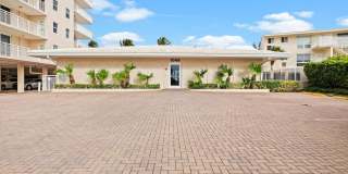 1050 Hillsboro Mile Gallery 25