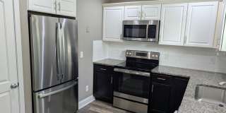 Frost Courtyard Apartments - Gallery 1