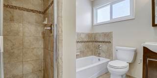 Spacious Westlake Home Gallery 17