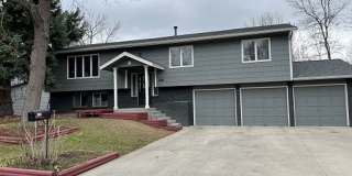 Vaulted Ceilings, Mountain Views  3-Car Garage – Prime Fort Collins Rental Gallery 1