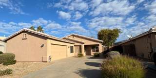 Cozy 3 Bed 2 Bath with Enclosed Den! Cozy 3 Bed 2 Bath with Enclosed Den! Gallery 1