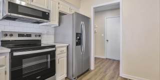 Fully Renovated 2 Bedroom and 2.5 Bath Townhome Located Indian Creek Park Estates Neighborhood! Gallery 8