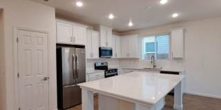 3 Bedroom Home Near Armstrong  Olive! Gallery 1