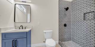 530 E Carson St Gallery 18