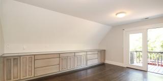 700 E 35th Street Gallery 34