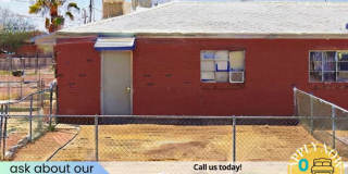 4652 East 17th Street Gallery 1