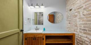 1500 East Madison Street Gallery 6