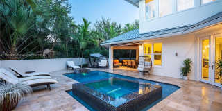 545 SW Indianola St Gallery 53