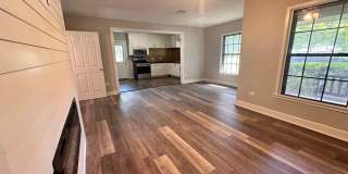 Charming 3 Bed 2 Bath Home with Bonus Den and Detached Garage Gallery 6