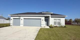 Like-New 4-Bed Home on Double Lot with 3-Car Garage & Fenced Yard! Gallery 3