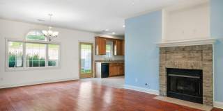 3 bed/2 1/2 Bath. Pet Friendly, Pool, Gallery 3