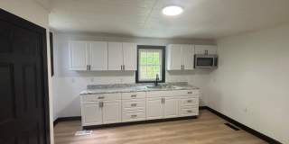 Beautiful 3 Bedroom, 2 Bathroom Home with Private Drive and Large Yard! Gallery 5