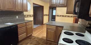 Very spacious 4 bedroom, 2 bath home in Kickapoo Schools! This will go fast! Gallery 8