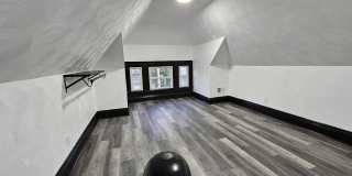 Charming 4 Bedroom 1 Bathroom Home for Rent! Gallery 12